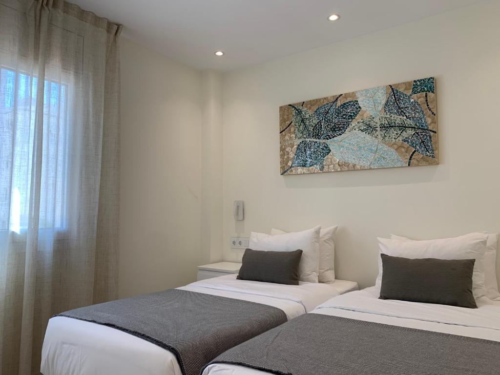 Sitges Spaces Oasis Suites- 4 Bedroom, 4 Ensuite Bathrooms, Terrace, Pool, Sitges Centre