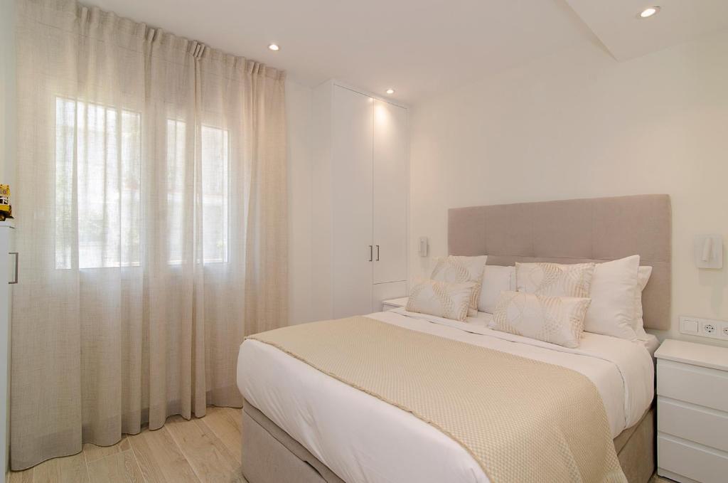 Sitges Spaces Oasis Suites- 4 Bedroom, 4 Ensuite Bathrooms, Terrace, Pool, Sitges Centre