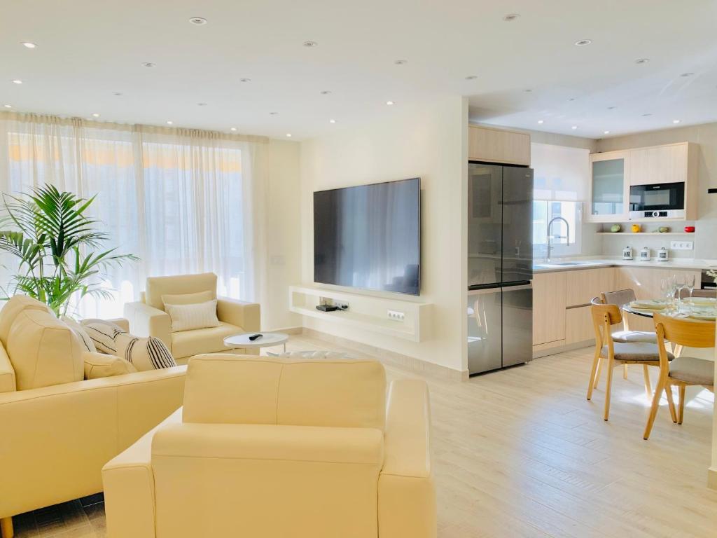Sitges Spaces Oasis Suites- 4 Bedroom, 4 Ensuite Bathrooms, Terrace, Pool, Sitges Centre