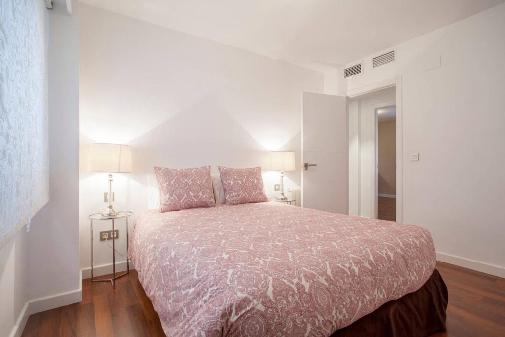 Hi Valencia Apartments – Jorge Juan