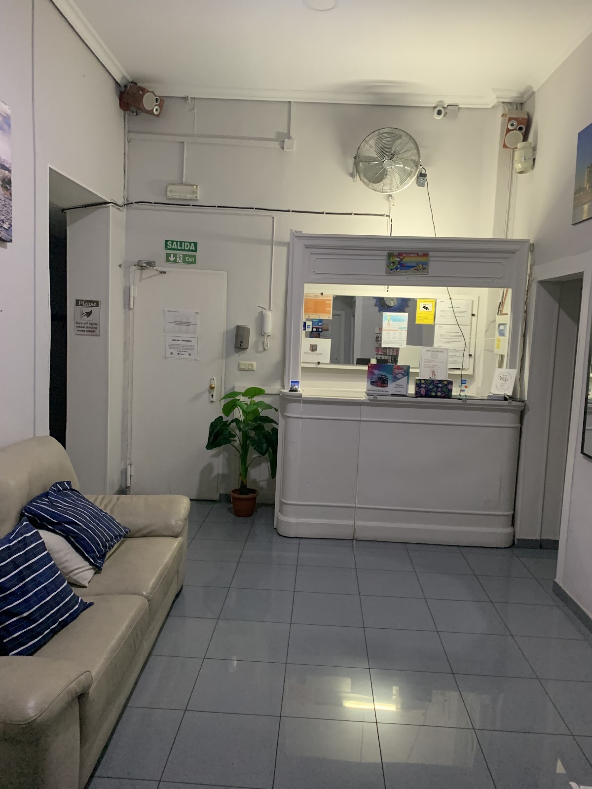 Hostal Parisien
