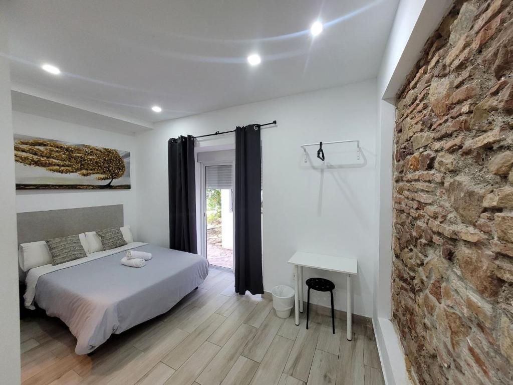 Ayz Silvela – Auto Check-In Property