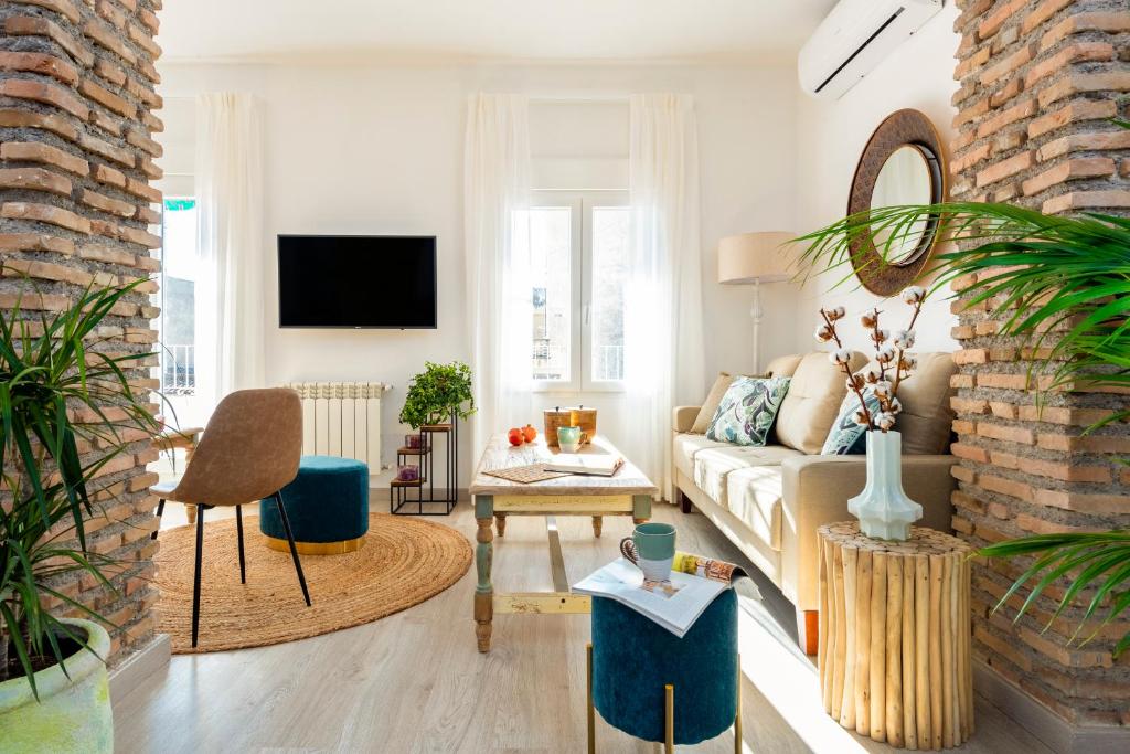 Genteel Home Mano De Hierro