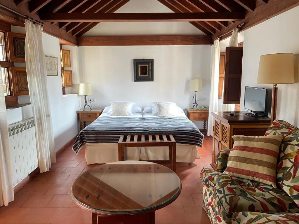 Santa Isabel La Real Hotel