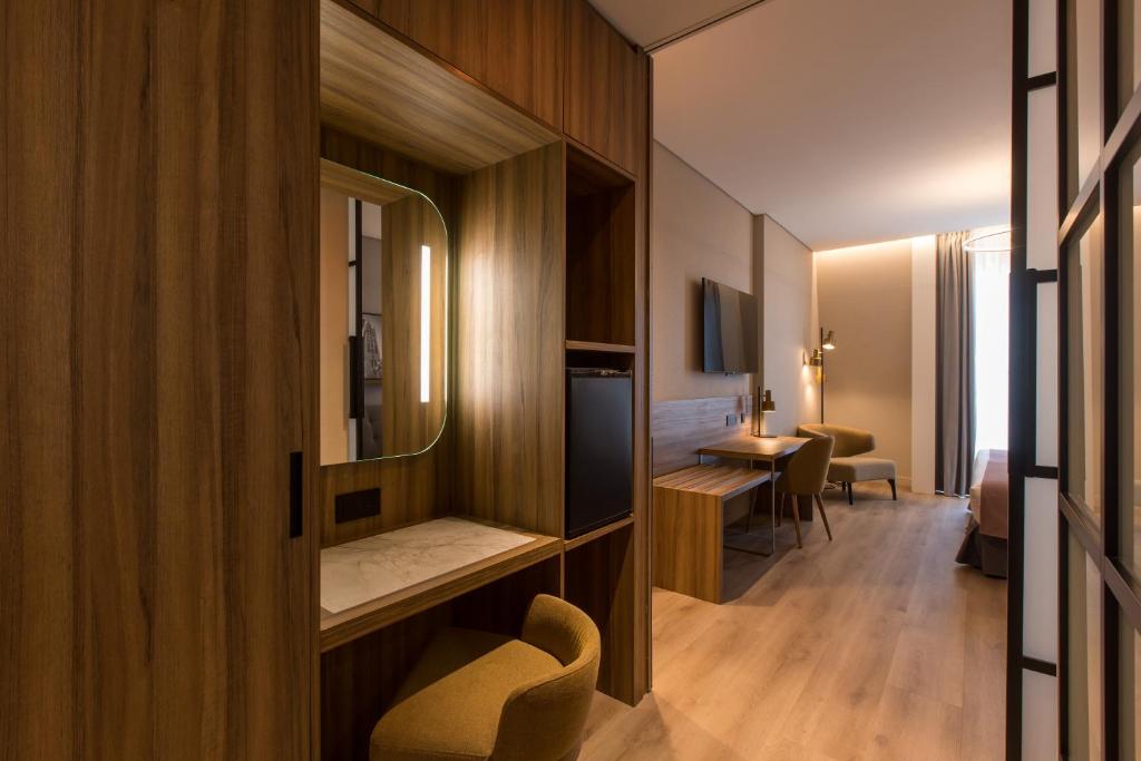Hotel Giralda Center