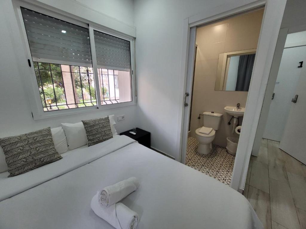 Ayz Silvela – Auto Check-In Property