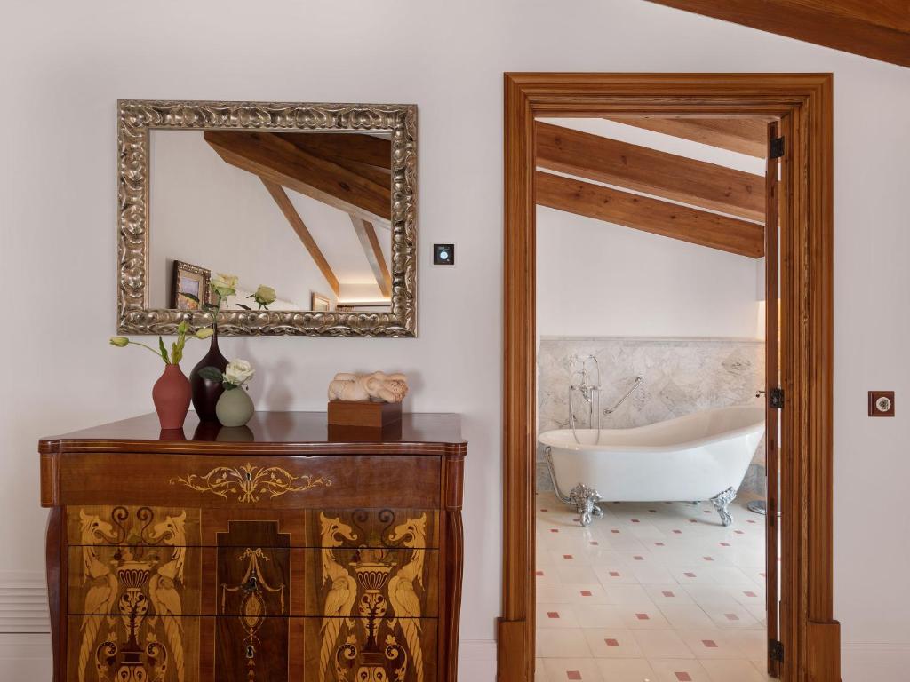 Hotel Gloria De Sant Jaume