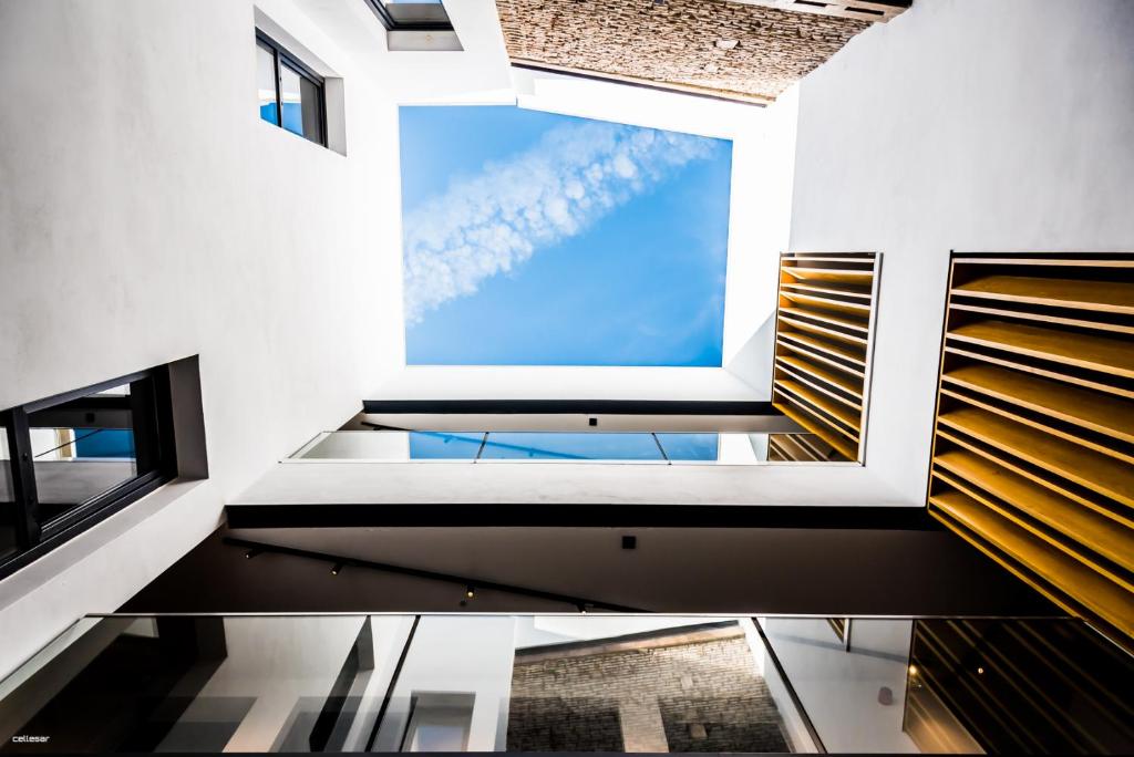 Welldone Quality – Crystal Pool