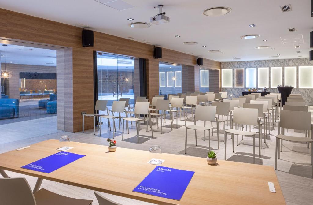 Hotel Macia Sevilla Kubb
