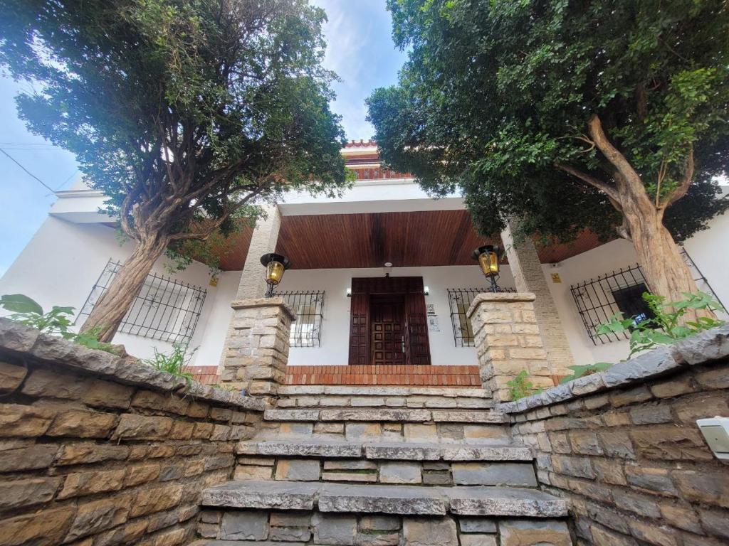 Ayz Silvela – Auto Check-In Property