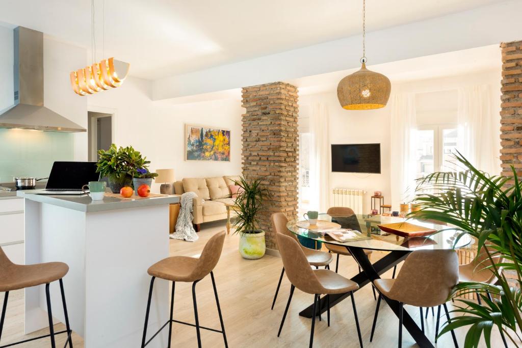 Genteel Home Mano De Hierro