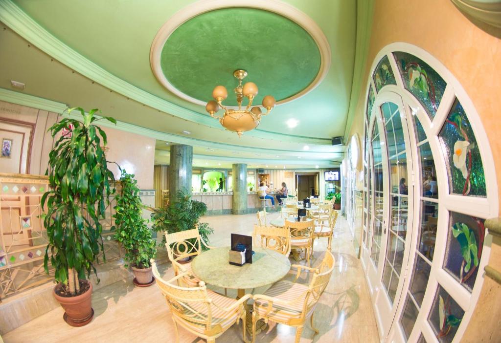 Los Angeles & Spa Hotel