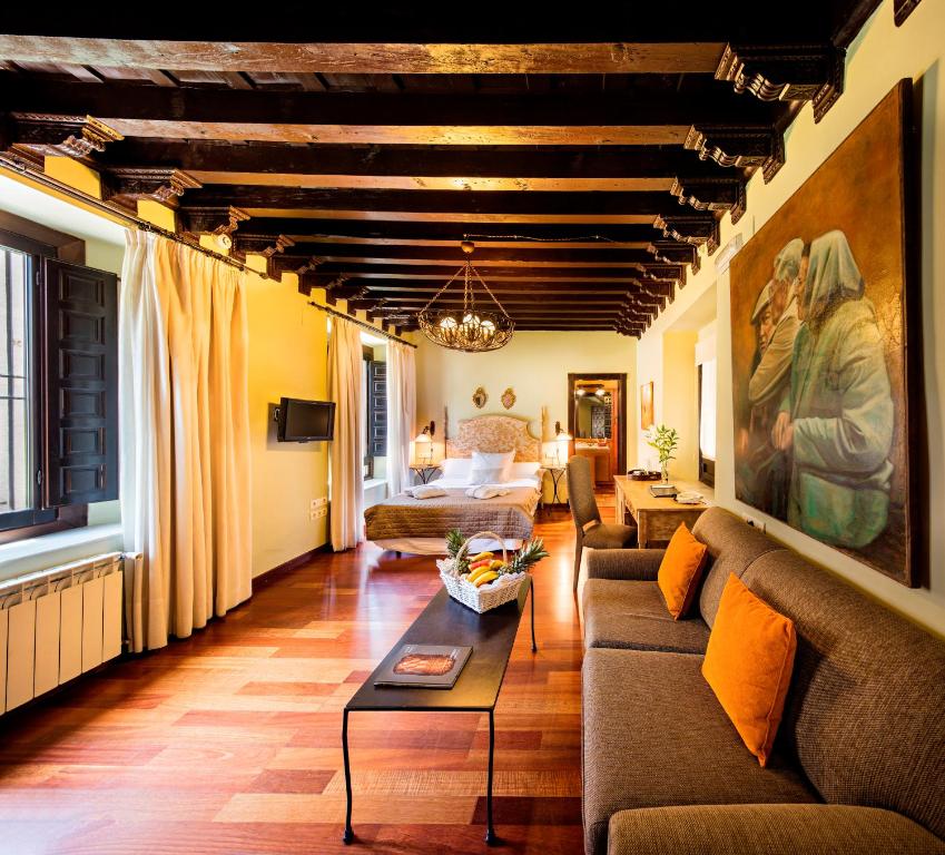 Palacio Mariana Pineda Hotel