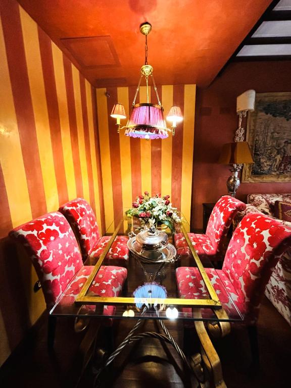 Plaza San Francisco Luxury Apartment