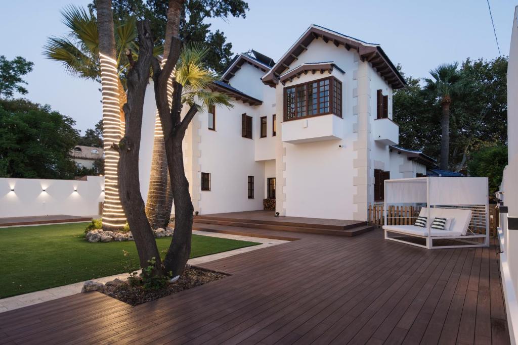 La Moderna Suites