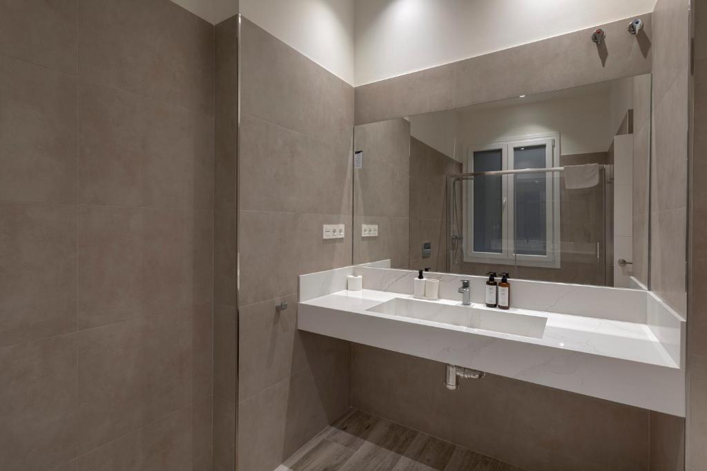 Fresh Velazquez Apartments