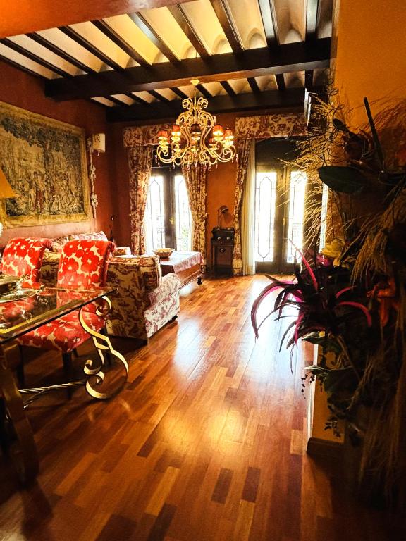 Plaza San Francisco Luxury Apartment