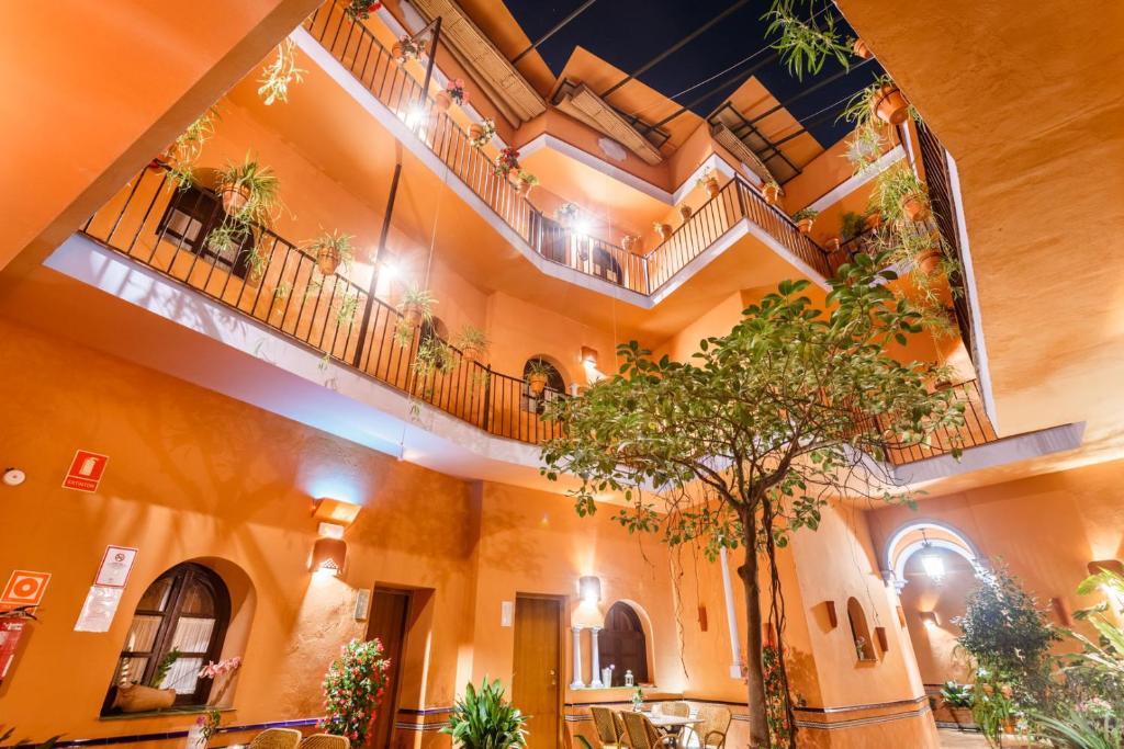 Patio De La Alameda