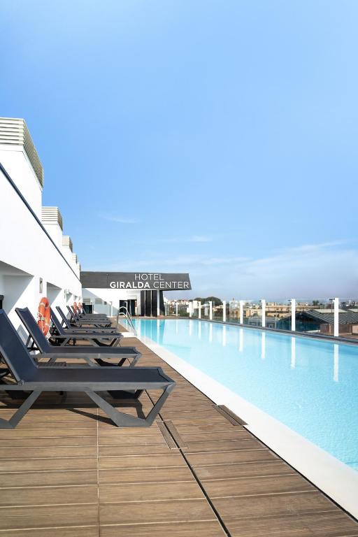Hotel Giralda Center