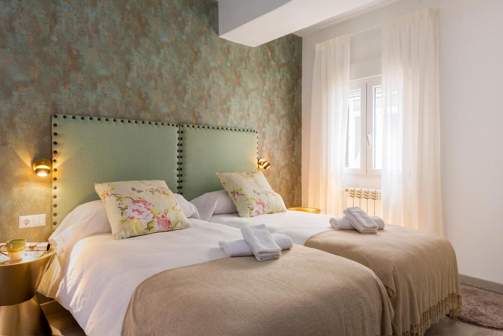 Genteel Home Mano De Hierro