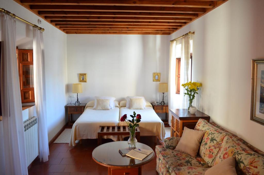 Santa Isabel La Real Hotel